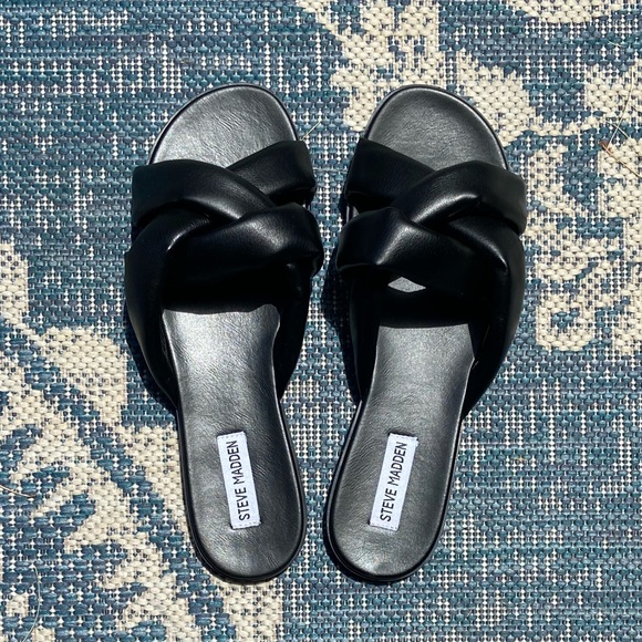 Black Steve Madden Summer Sandal - Picture 1 of 4